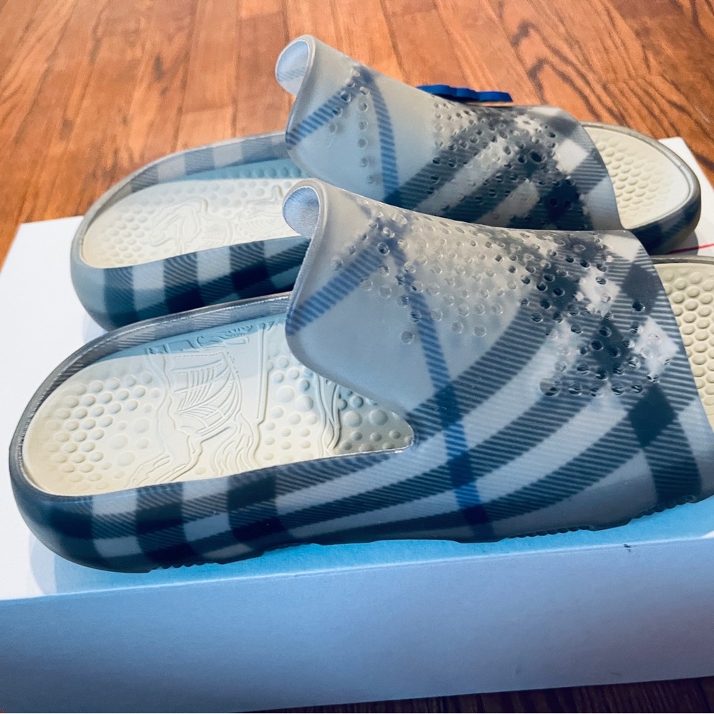 Burberry Gray and Blue Men's Slide Sandals - Picture 4 of 5